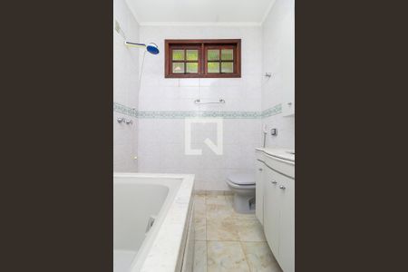 Casa à venda com 300m², 6 quartos e 4 vagas Casa à venda com 300m², 6 quartos e 4 vagasSuíte 1 -Banheiro