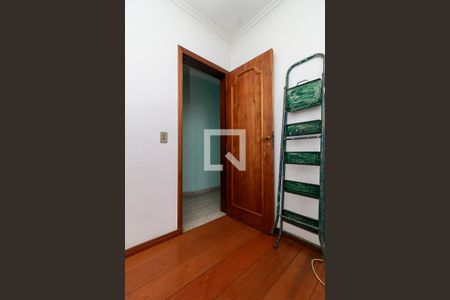 Casa à venda com 300m², 6 quartos e 4 vagas Casa à venda com 300m², 6 quartos e 4 vagasQuarto 6