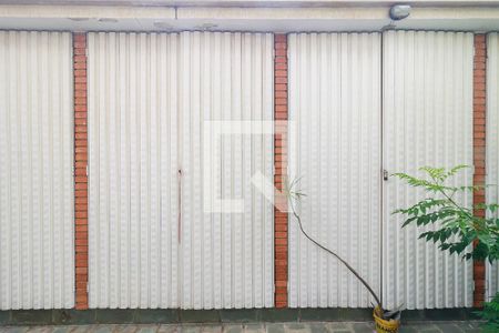 Casa à venda com 300m², 6 quartos e 4 vagas Casa à venda com 300m², 6 quartos e 4 vagasQuintal