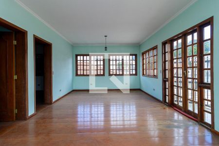 Casa à venda com 300m², 6 quartos e 4 vagas Casa à venda com 300m², 6 quartos e 4 vagasSala Piso 2