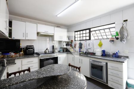 Casa à venda com 250m², 3 quartos e 4 vagas Casa à venda com 250m², 3 quartos e 4 vagasCozinha