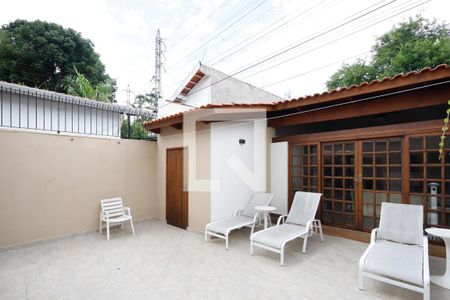 Casa à venda com 250m², 3 quartos e 4 vagas Casa à venda com 250m², 3 quartos e 4 vagasVista