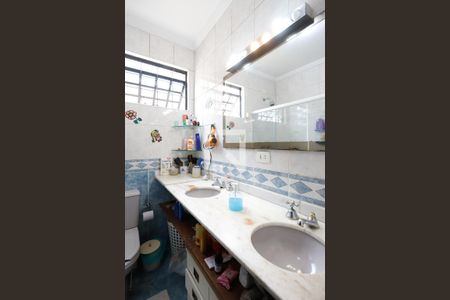 Casa à venda com 250m², 3 quartos e 4 vagas Casa à venda com 250m², 3 quartos e 4 vagasBanheiro