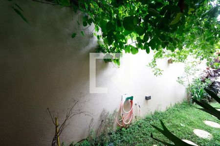 Casa à venda com 250m², 3 quartos e 4 vagas Casa à venda com 250m², 3 quartos e 4 vagasVista