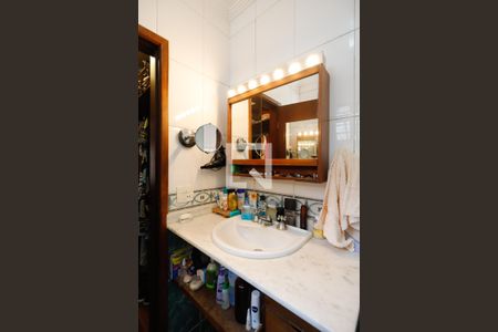 Casa à venda com 250m², 3 quartos e 4 vagas Casa à venda com 250m², 3 quartos e 4 vagasBanheiro da Suíte 1