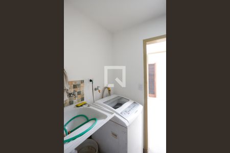 Casa à venda com 250m², 3 quartos e 4 vagas Casa à venda com 250m², 3 quartos e 4 vagasLavanderia