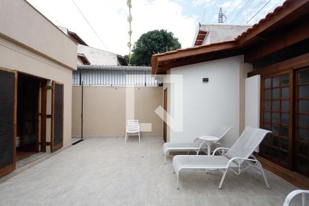 Casa à venda com 250m², 3 quartos e 4 vagas Casa à venda com 250m², 3 quartos e 4 vagasQuintal