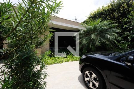 Casa à venda com 250m², 3 quartos e 4 vagas Casa à venda com 250m², 3 quartos e 4 vagasGaragem