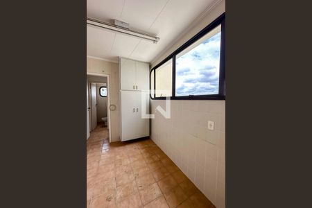 Apartamento à venda com 175m², 4 quartos e 4 vagas Apartamento à venda com 175m², 4 quartos e 4 vagasÁrea de Serviço