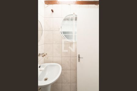 Casa à venda com 256m², 2 quartos e 2 vagasBanheiro de serviço