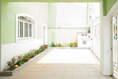 Casa à venda com 256m², 2 quartos e 2 vagasFachada