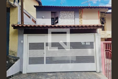 Casa à venda com 100m², 3 quartos e 2 vagas Casa à venda com 100m², 3 quartos e 2 vagasFachada da casa