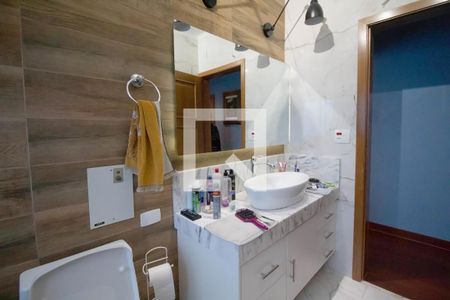 Casa à venda com 240m², 3 quartos e 2 vagas Casa à venda com 240m², 3 quartos e 2 vagasBanheiro