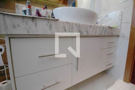 Casa à venda com 240m², 3 quartos e 2 vagas Casa à venda com 240m², 3 quartos e 2 vagasBanheiro