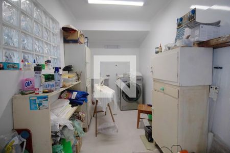 Casa à venda com 240m², 3 quartos e 2 vagas Casa à venda com 240m², 3 quartos e 2 vagasÁrea de serviço