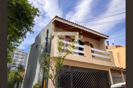 Casa de condomínio para alugar com 200m², 3 quartos e 3 vagasFachada