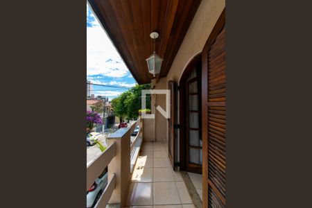 Casa de condomínio para alugar com 200m², 3 quartos e 3 vagasVaranda da Suíte