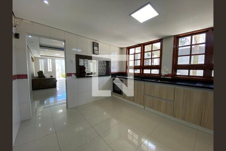 Casa à venda com 400m², 3 quartos e 2 vagas Casa à venda com 400m², 3 quartos e 2 vagasCozinha