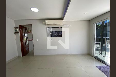 Casa à venda com 400m², 3 quartos e 2 vagas Casa à venda com 400m², 3 quartos e 2 vagasÁrea comum