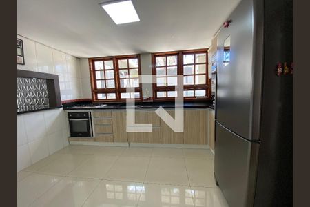 Casa à venda com 400m², 3 quartos e 2 vagas Casa à venda com 400m², 3 quartos e 2 vagasCozinha
