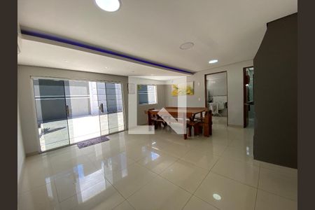 Casa à venda com 400m², 3 quartos e 2 vagas Casa à venda com 400m², 3 quartos e 2 vagasÁrea comum