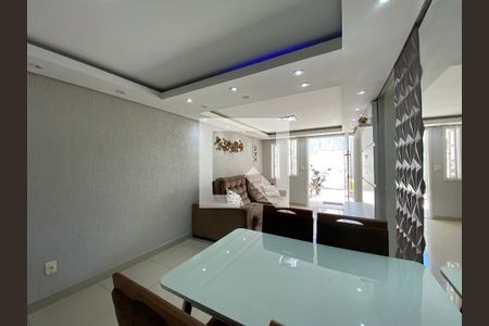 Casa à venda com 400m², 3 quartos e 2 vagas Casa à venda com 400m², 3 quartos e 2 vagasSala