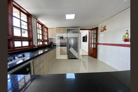 Casa à venda com 400m², 3 quartos e 2 vagas Casa à venda com 400m², 3 quartos e 2 vagasCozinha