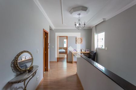 Casa à venda com 258m², 3 quartos e 3 vagas Casa à venda com 258m², 3 quartos e 3 vagasCorredor