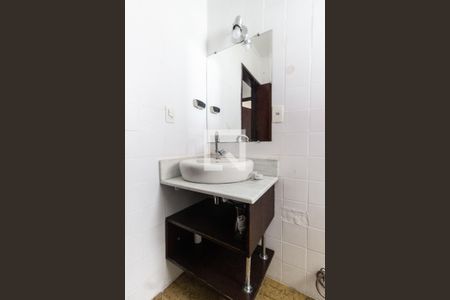 Casa à venda com 200m², 3 quartos e 2 vagas Casa à venda com 200m², 3 quartos e 2 vagasBanheiro