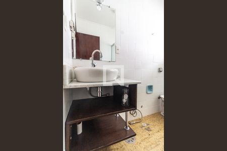 Casa à venda com 200m², 3 quartos e 2 vagas Casa à venda com 200m², 3 quartos e 2 vagasBanheiro