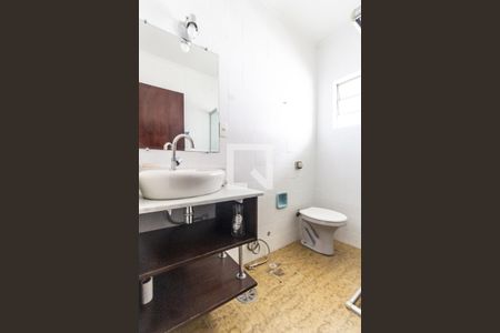 Casa à venda com 200m², 3 quartos e 2 vagas Casa à venda com 200m², 3 quartos e 2 vagasBanheiro