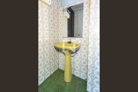 Casa à venda com 200m², 3 quartos e 2 vagas Casa à venda com 200m², 3 quartos e 2 vagasLavabo