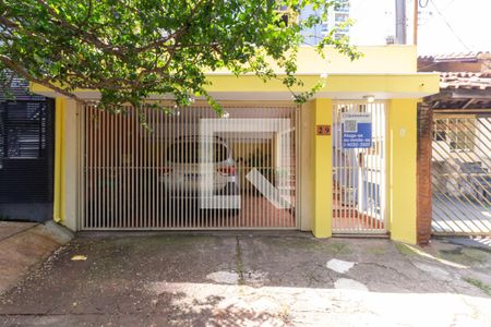 Casa à venda com 220m², 4 quartos e 2 vagas Casa à venda com 220m², 4 quartos e 2 vagasFachada