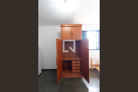 Studio para alugar com 30m², 1 quarto e sem vaga Studio para alugar com 30m², 1 quarto e sem vagaKitnet - Armário
