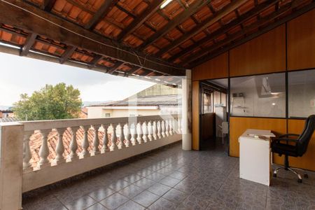 Casa à venda com 250m², 3 quartos e 3 vagas Casa à venda com 250m², 3 quartos e 3 vagasCobertura