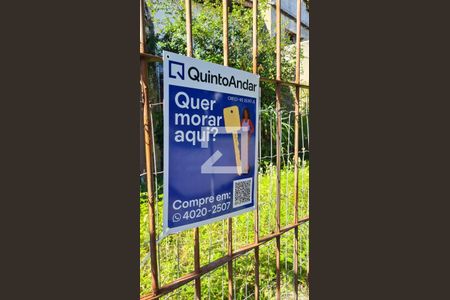 Casa à venda com 230m², 3 quartos e 3 vagas Casa à venda com 230m², 3 quartos e 3 vagasPlaquinha