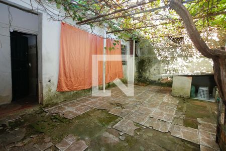 Casa à venda com 230m², 3 quartos e 3 vagas Casa à venda com 230m², 3 quartos e 3 vagasFundos