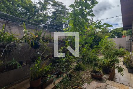 Casa à venda com 280m², 2 quartos e 5 vagas Casa à venda com 280m², 2 quartos e 5 vagasQuintal
