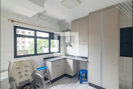 Apartamento à venda com 211m², 4 quartos e 3 vagas Apartamento à venda com 211m², 4 quartos e 3 vagasÁrea de Serviço