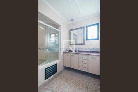 Apartamento à venda com 211m², 4 quartos e 3 vagas Apartamento à venda com 211m², 4 quartos e 3 vagasBanheiro da Suite 1