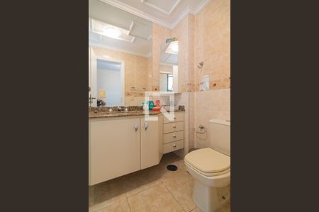 Apartamento à venda com 211m², 4 quartos e 3 vagas Apartamento à venda com 211m², 4 quartos e 3 vagasBanheiro da Suite 2