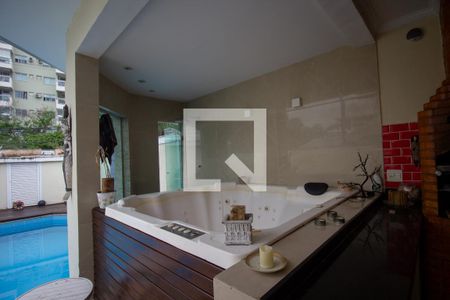 Casa de condomínio à venda com 350m², 5 quartos e 3 vagas Casa de condomínio à venda com 350m², 5 quartos e 3 vagasHidro