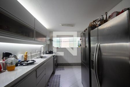 Casa de condomínio à venda com 350m², 5 quartos e 3 vagas Casa de condomínio à venda com 350m², 5 quartos e 3 vagasCozinha