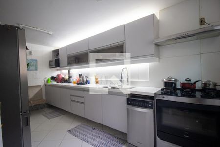 Casa de condomínio à venda com 350m², 5 quartos e 3 vagas Casa de condomínio à venda com 350m², 5 quartos e 3 vagasCozinha