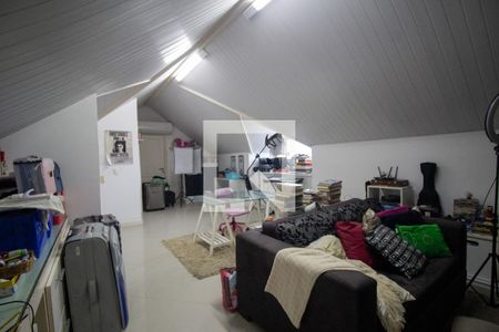 Casa de condomínio à venda com 350m², 5 quartos e 3 vagas Casa de condomínio à venda com 350m², 5 quartos e 3 vagasSotão