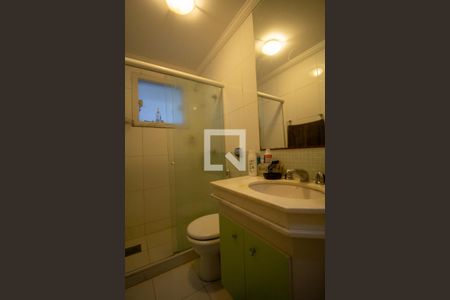 Casa de condomínio à venda com 350m², 5 quartos e 3 vagas Casa de condomínio à venda com 350m², 5 quartos e 3 vagasBanheiro da Suíte 1