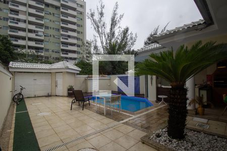 Casa de condomínio à venda com 350m², 5 quartos e 3 vagas Casa de condomínio à venda com 350m², 5 quartos e 3 vagasQuintal