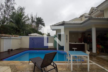 Casa de condomínio à venda com 350m², 5 quartos e 3 vagas Casa de condomínio à venda com 350m², 5 quartos e 3 vagasPiscina