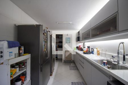 Casa de condomínio à venda com 350m², 5 quartos e 3 vagas Casa de condomínio à venda com 350m², 5 quartos e 3 vagasCozinha