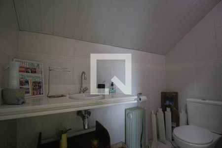 Casa de condomínio à venda com 350m², 5 quartos e 3 vagas Casa de condomínio à venda com 350m², 5 quartos e 3 vagasLavabo do Sotão